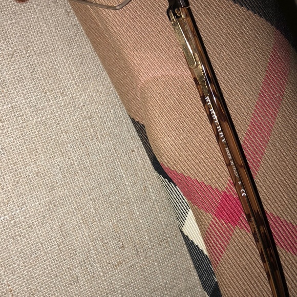 Burberry case w/frames. Prescription can be added - Picture 4 of 4